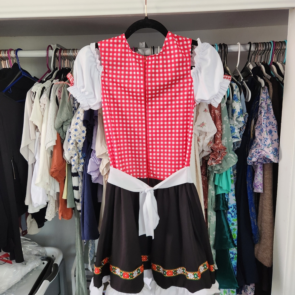 Drindle Costume - Red And White Worn Once - Picture 2 of 2